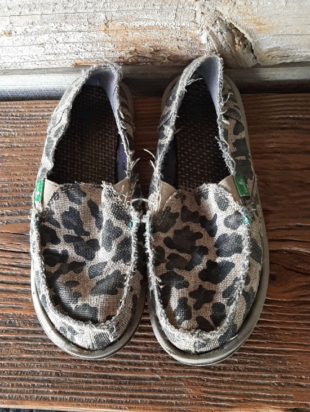 SANUK Leopard Hemp Slipons Sz 8